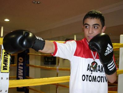 Küçük Boksörün Hedefi Büyük