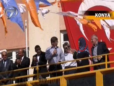 Davutoğlu halasıyla miting yaptı