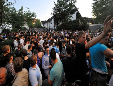 Doğum günü davetiyesini tüm Facebook kullanıcılarına gönderince...