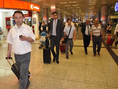 Oy Kullanmak İçin 3 Bin 250 Kilometre Öteden Geldiler