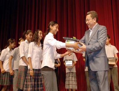 Başkan Öztürk’Ten Genç Tiyatroculara Ödül