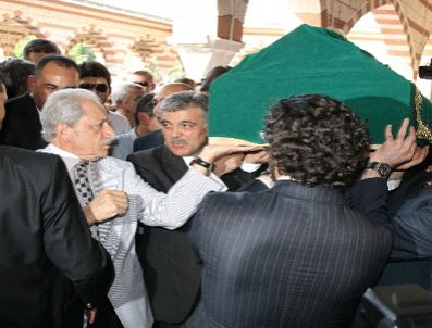 KORKUT ÖZAL - Cumhurbaşkanı Gül, uzun yıllar birlikte çalıştığı Karataş'ı son yolculuğuna uğurladı