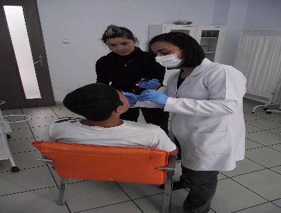 Diş Hekiminden Örnek Davranış