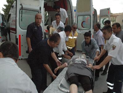 Düğüne Giden Aile Kaza Yaptı: 1 Ölü, 8 Yaralı