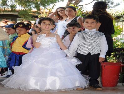 Güllüklü Miniklerden Yıl Sonu Defilesi