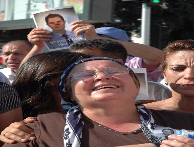 Kazada Oğullarını Kaybeden Acılı Aile Yolu Trafiğe Kapattı