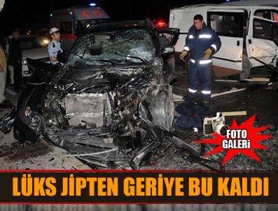 CERRAHPAŞA - Lüks cip minübüsle kafa kafaya çarpıştı