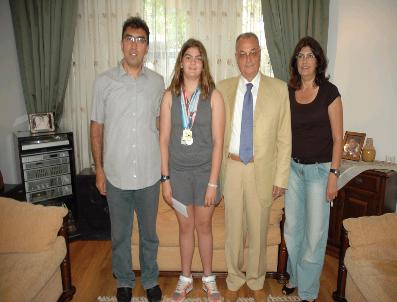MUHAMMET ÜNLÜ - Marmarisli Şampiyon Yüzücü Ödüllendirildi