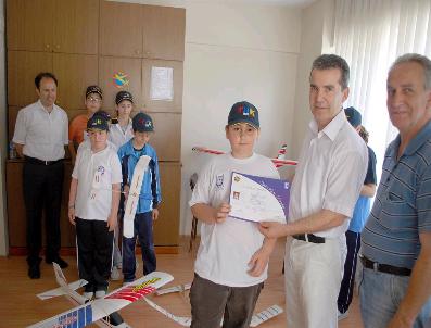 Model Uçakçılar Sertifika Aldı