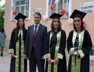 METIN ESEN - Muradiye Kız Teknik Ve Meslek Lisesi İlk Mezunlarını Verdi