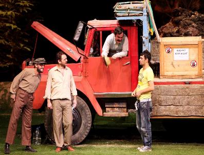 Şehir Tiyatroları‘nda Ödül Sevinci