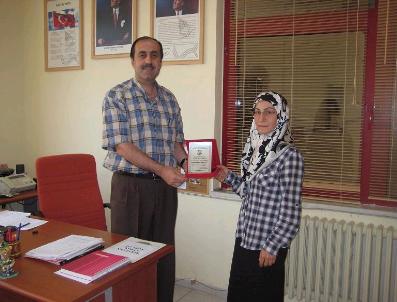 Yeni Müdürden Eski Müdüre Plaket