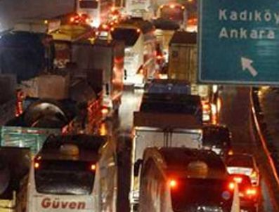 FSM Köprü'sünde tır dehşeti: 15 yaralı