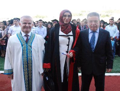 YUSUF ZİYA ÖZCAN - Kızıyla Birlikte Okuduğu Üniversitede Okul Birincisi Oldu