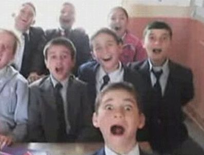 YÜREĞIL - 'Pump it'e çekilen en iyi klip