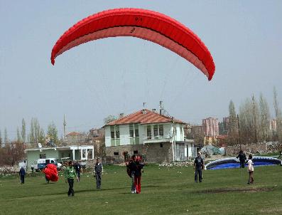 TALAS BELEDIYESI - Yamaç Paraşütü Kursları Başladı