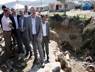 BURHAN KAYATÜRK - Ak Partili Milletvekilleri Sel Bölgelerinde