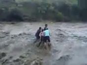 Hindistan'da 5 kişilik aile sele kapıldı