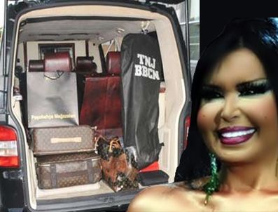 BERK YıLMAZ - Türkiye'nin divası kuaföre iki bavulla gitti