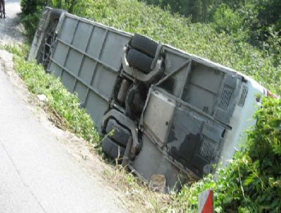 Yolcu otobüsü şarampole yuvarlandı