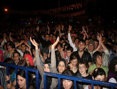 FEVAI ARSLAN - Düzce Belediyesi Yaz Festivali Emre Aydın’Ya Start Aldı