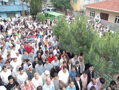 Erzurumda Geçirdiği Trafik Kazasında Hayatını Kaybeden Tahsin Tekcan Sakarya’Da Toprağa Ve