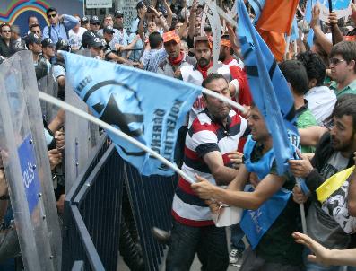 MADıMAK - Madımak Önünde Olaylar