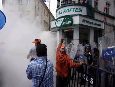 MADıMAK - Madımak Önünde Olaylar Çıktı