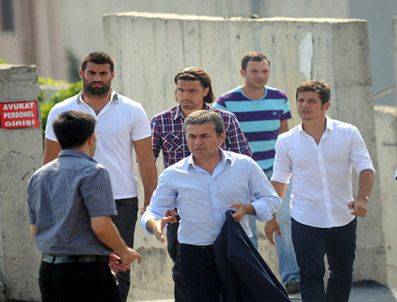BAKıRKÖY ADLIYESI - Aykut kocaman ve futbolcular Metris cezaevi'nde