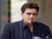 Charlie Sheen ekranlara geri dönüyor