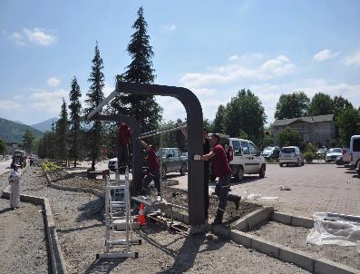 İBRAHIM USLU - Sapanca’Da Yeni Meydan Ve Yeni Duraklar Halkı Memnun Etti