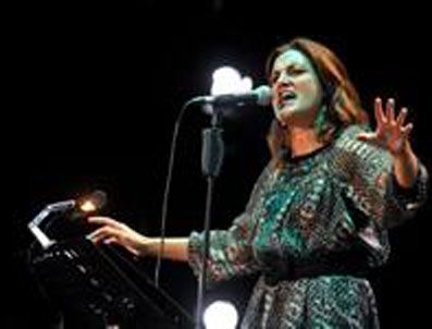 FAHİR ATAKOĞLU - İlk konser Monica Molina'dan