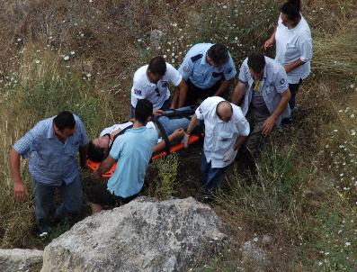 Su Firması Çalışanı 50 Metrelik Uçurumda Yaralı Bulundu
