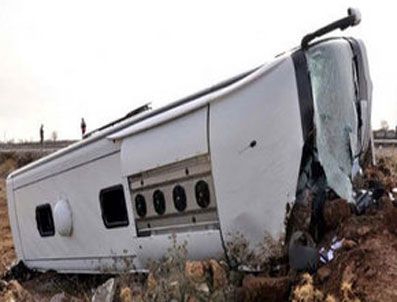 Bursa'da yolcu otobüsü devrildi!