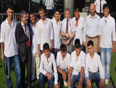 ZIYA ÇELIKKAYA - Sokaklardan Kurtulup Umut Yıldızı Oldular