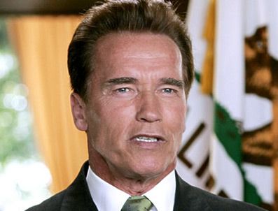 Arnold Schwarzenegger'den acil servis'e teşekkür