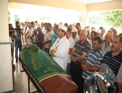 OLTAN - Balayı Yerine Cenaze Namazına Gittiler