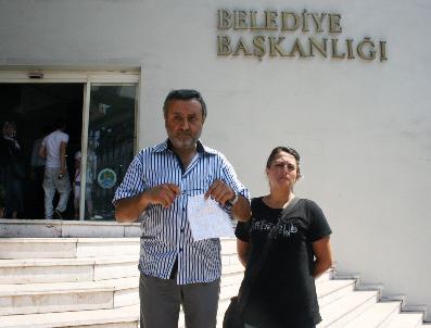 Başkana Kızan Seyyar Satıcı Belediye Önünde Eylem Yaptı