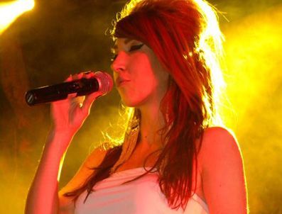 AMY WİNEHOUSE - Hande Yener'den Amy Winehouse süprizi (Amy Winehouse öldü)
