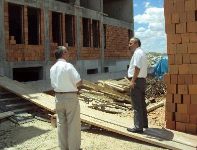 YAŞAR AKSANYAR - Kaymakam Yaşar Aksanyar Okul İnşaatını İnceledi