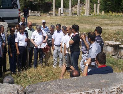 FEVAI ARSLAN - Kütahya Valisi, Hemşehrilerine ‘Gong‘ Vuruşu Yaptırdı