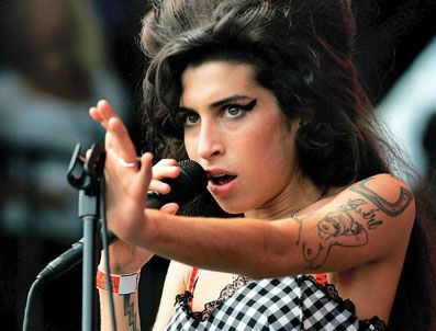 AMY WİNEHOUSE - Amy Winehouse öldü (cenaze töreni)