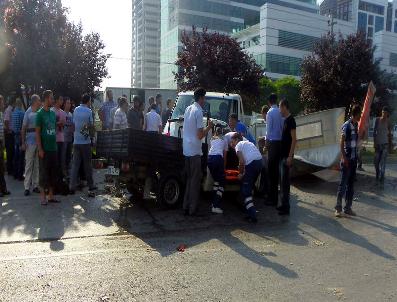 Karşı Yöne Geçen Kamyonet Dehşet Saçtı: 5 Yaralı