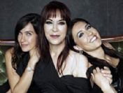 İki yıl sonra yine kızıyla sahne alıyor