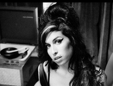 AMY WİNEHOUSE - Microsoft Amy Winehouse fanlarından özür diledi