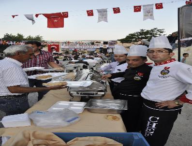 FAHRI YıLDıZ - Thm Sanatçısı Vural, Sahneye Eşek Üstünde Çıktı