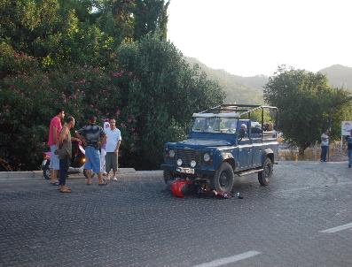 Elektrikli Bisiklet Safari Jeepin Altına Girdi