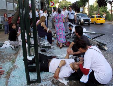 Otomobil Durağa Daldı: 1 Ölü, 5 Yaralı