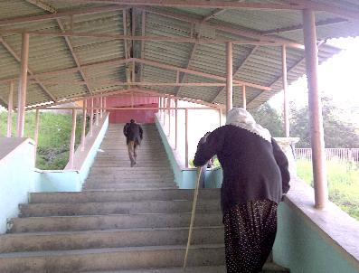 Yaşlılar İçin Yürüyen Merdivenli Üst Geçit Yapılacak