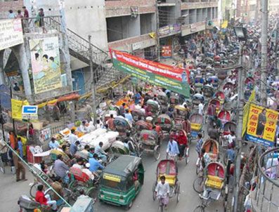 Bangladeş'te trafik kazası: 17 ölü